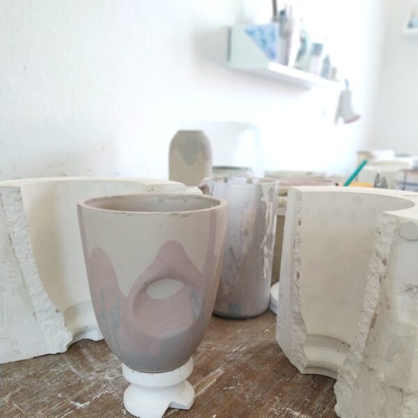 Mramorovaný porcelán